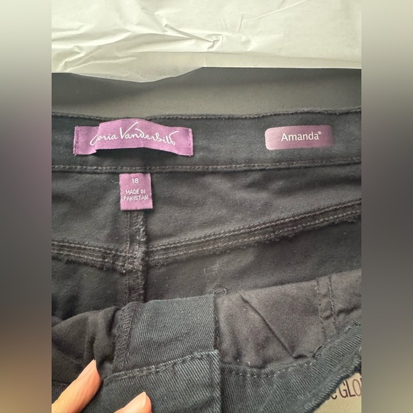 Gloria Vanderbilt Amanda Classic Rise Tapered Jeans in Black size 18 - Picture 9 of 12